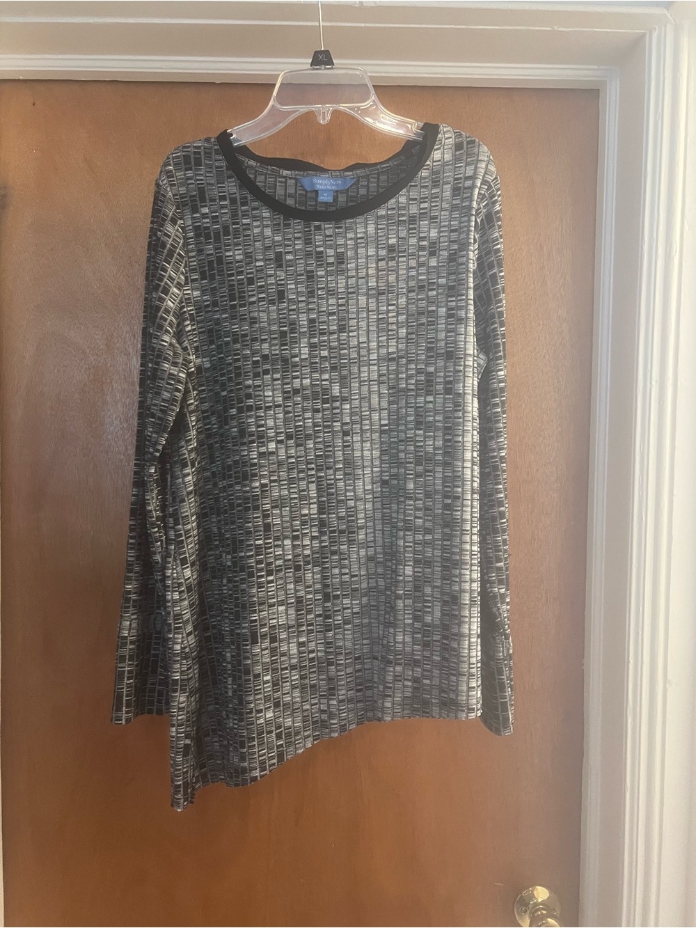 Simply Vera Vera Wang Women’s Black & Gray Textured Crewneck Long Sleeve Top